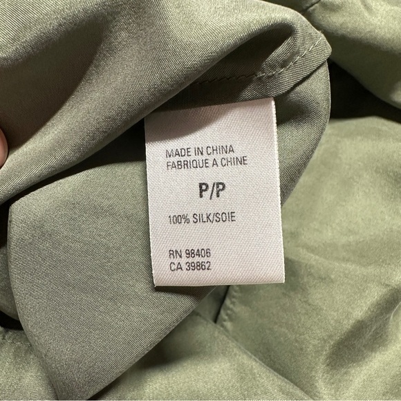 Theory Silk Bianca Pintuck Olive Green Pleated Blouse Peekaboo Top Size 0 - Picture 8 of 14